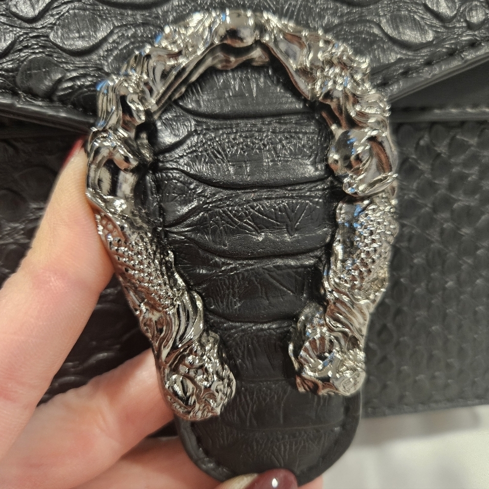 NEW Black Croc Embossed & Snake Detailed Closure With Gunmetal Hardware Bag - Picture 10 of 12